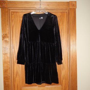 Women's Size XS H&M Divided Black Velvet Long Sleeve Tiered Babydoll Mini Dress